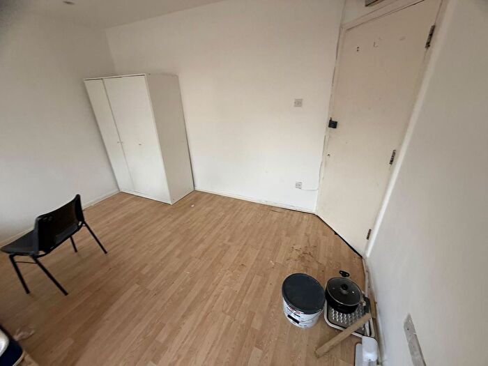 Studio To Rent In Hillingdon Parade, Uxbridge Road, Hillingdon, Uxbridge, UB10