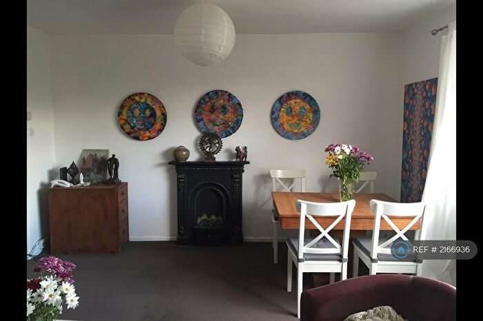 2 Bedroom Flat To Rent In The Woodlands, London, N8