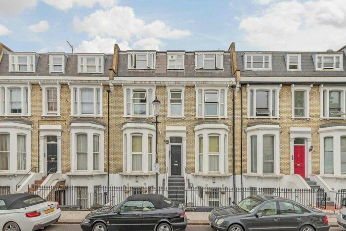 2 Bedroom Flat To Rent In Earls Court Gardens, London, SW5