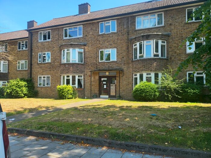 2 Bedroom Flat To Rent In Roupell Road, London, SW2