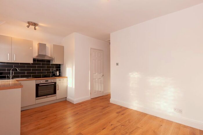 2 Bedroom Flat To Rent In Buckingham Crescent, Bicester, OX26