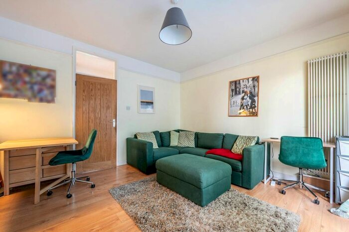 2 Bedroom Flat For Sale In Wyvill Road, Vauxhall, London, SW8