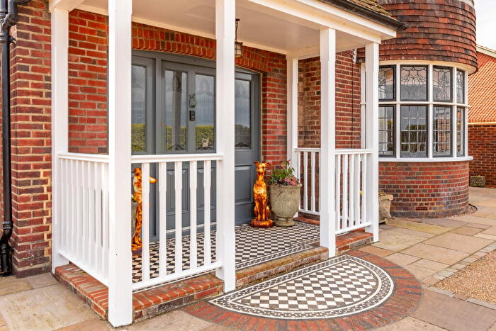 5 Bedroom Detached House For Sale In Royal Esplanade, Margate, CT9 - Photo 3
