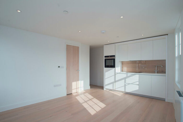 Apartment To Rent In Esher, KT10