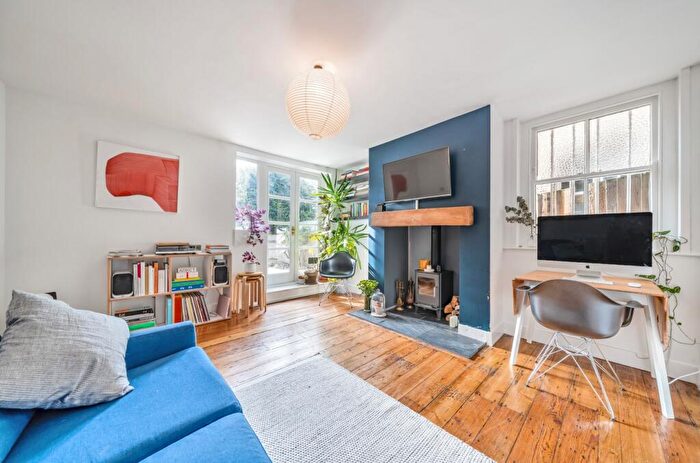 2 Bedroom Apartment For Sale In Thurlow Park Road, London, SE21