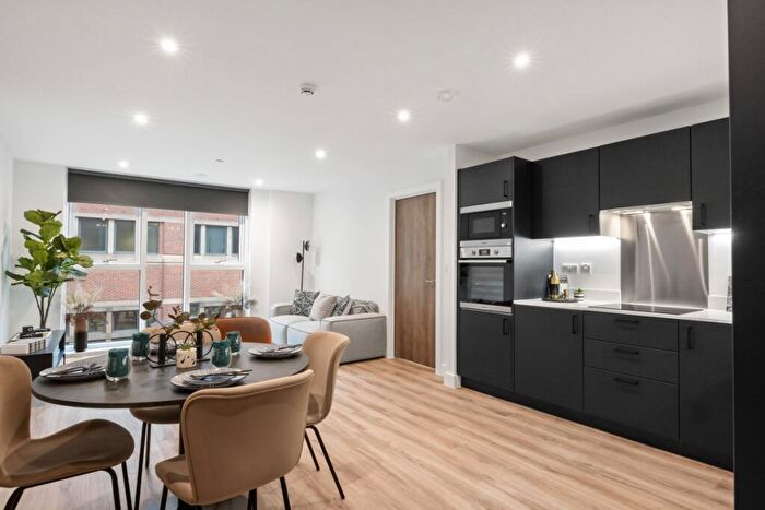 2 Bedroom Flat To Rent In Mercer West Madison East, LS2