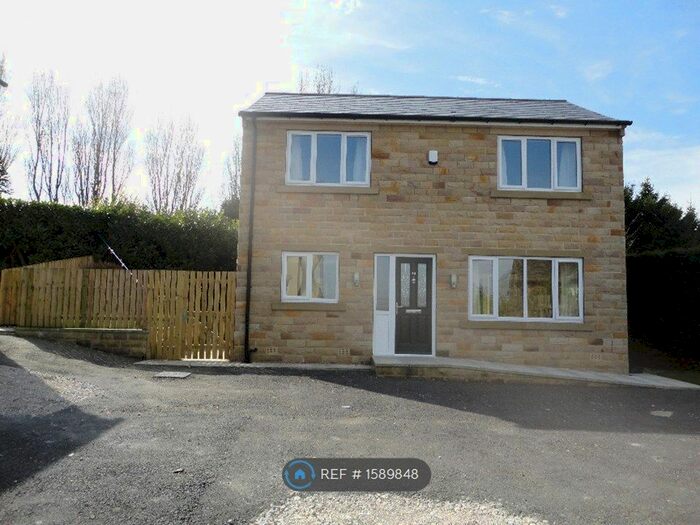 3 Bedroom Detached House To Rent In Hare Park Lane, Liversedge, WF15