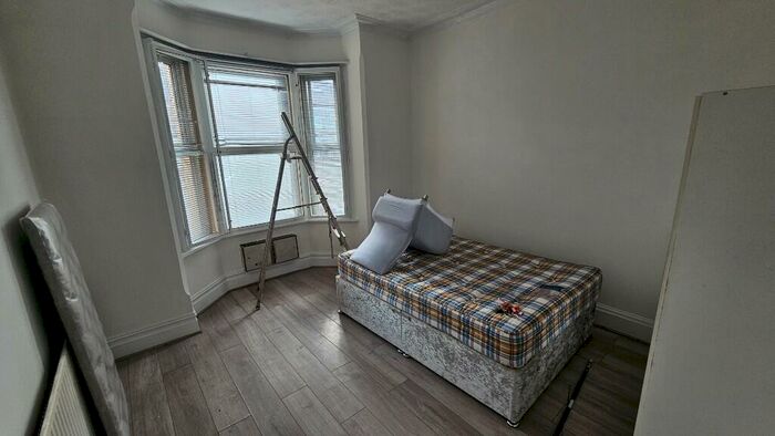 1 Bedroom Terraced House To Rent In London Road, Reading, Berkshire, RG1