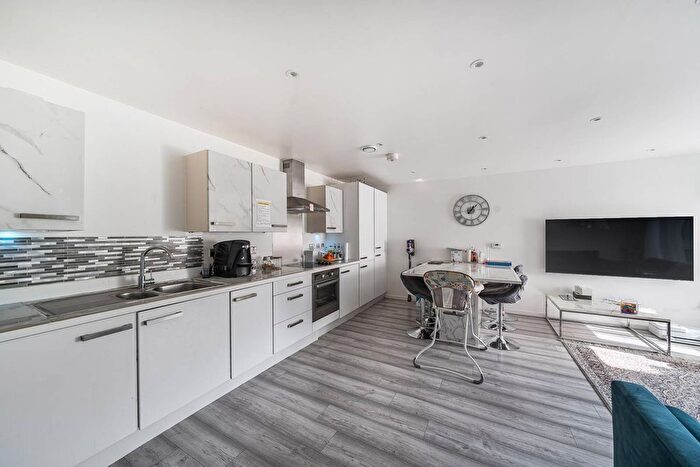 2 Bedroom Flat For Sale In Hitchin Lane, Stanmore, HA7