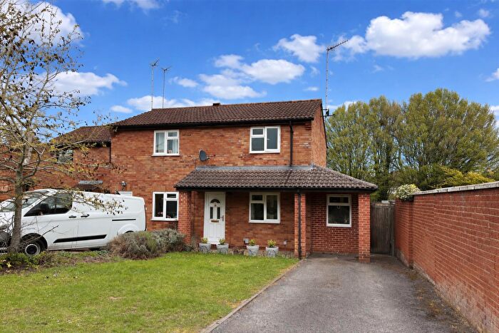 2 Bedroom End Of Terrace House For Sale In Rye Close, Stratford-Upon-Avon, CV37