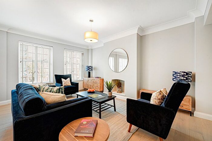 1 Bedroom Flat To Rent In Flat Stafford Court, - Kensington High Street, London, W8