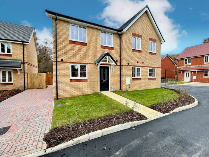 3 Bedroom Semi-Detached House To Rent In Farthing Gardens, Sovereign Crescent, Fareham, PO14