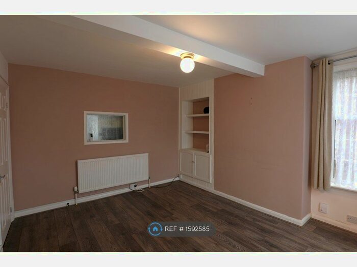 3 Bedroom Semi-Detached House To Rent In Rowan Close, Southampton, SO16