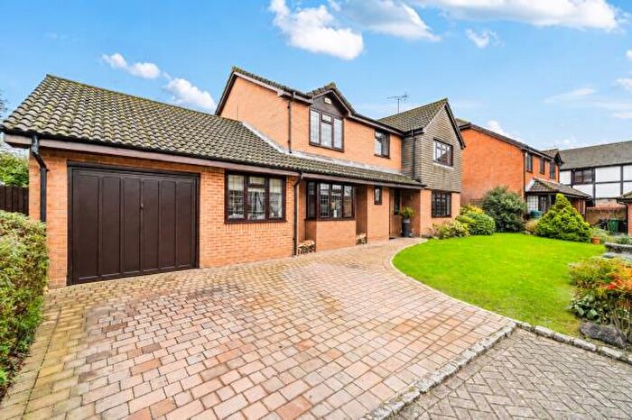 5 Bedroom Detached House For Sale In Bishops Grove, Windlesham, GU20