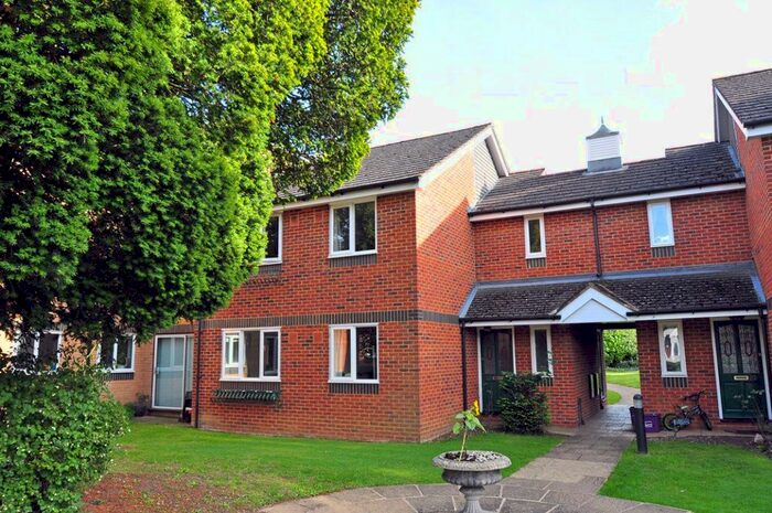 2 Bedroom Maisonette To Rent In Hedingham Mews, Maidenhead, Berkshire, SL6