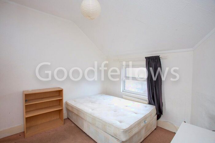 3 Bedroom Flat To Rent In Richmond Road, Kingston Upon Thames KT2