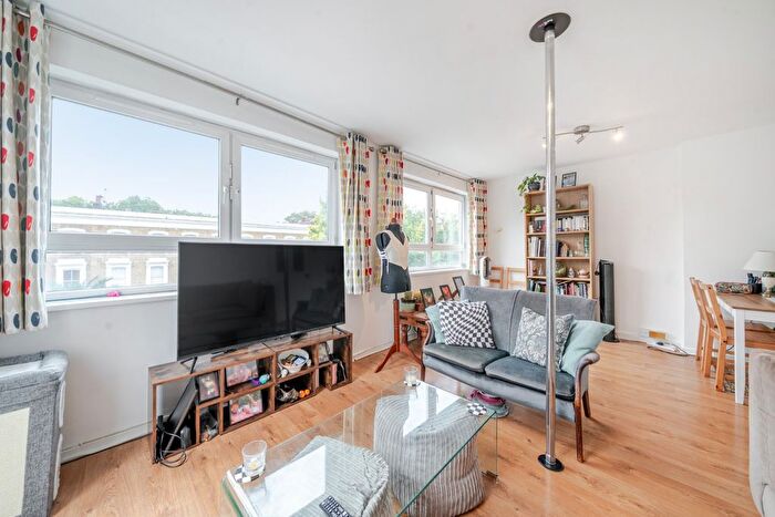 3 Bedroom Flat For Sale In Walham Green Court, London, SW6
