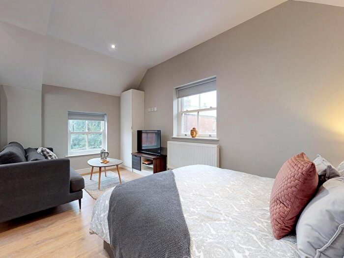 Apartment To Rent In Apt, Springfield Mount #, LS2