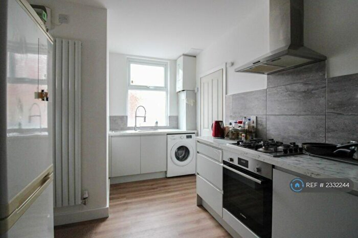 3 Bedroom End Of Terrace House To Rent In Walton Street, Leicester, LE3