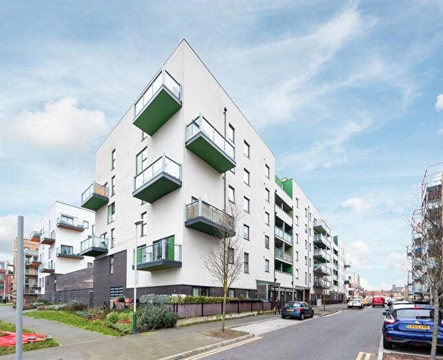 2 Bedroom Flat For Sale In Chapel Court, Romford, RM7