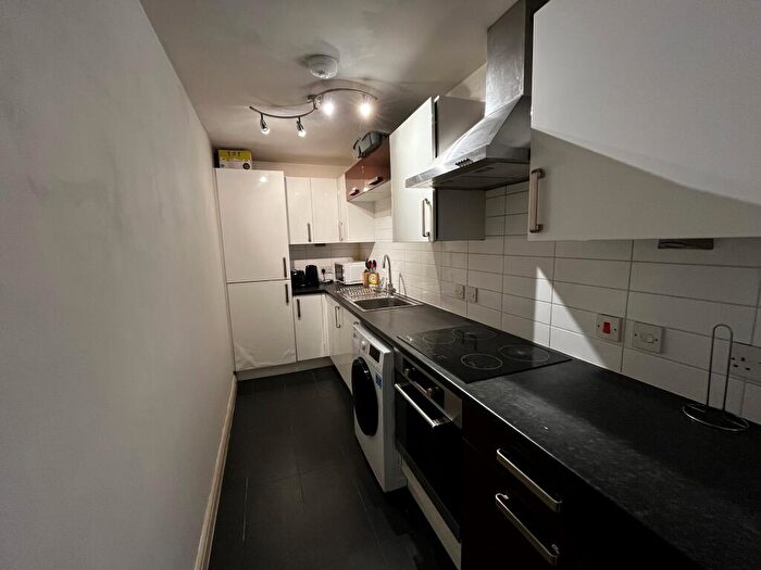 2 Bedroom Apartment To Rent In Button Box, B18