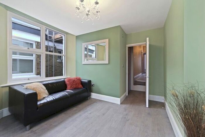 2 Bedroom Flat To Rent In Percy Road, London, W12