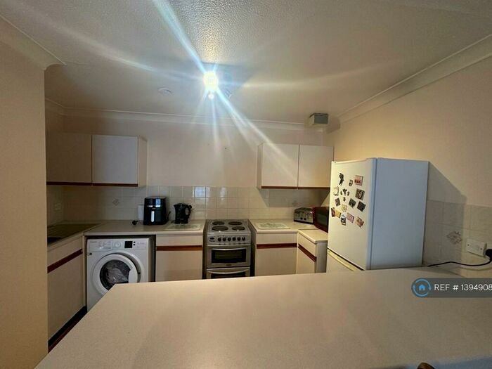 1 Bedroom Flat To Rent In The Gatehouse, West End, Southampton, SO30