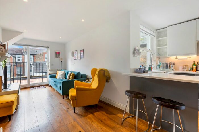 2 Bedroom Flat For Sale In Garratt Terrace, London, SW17