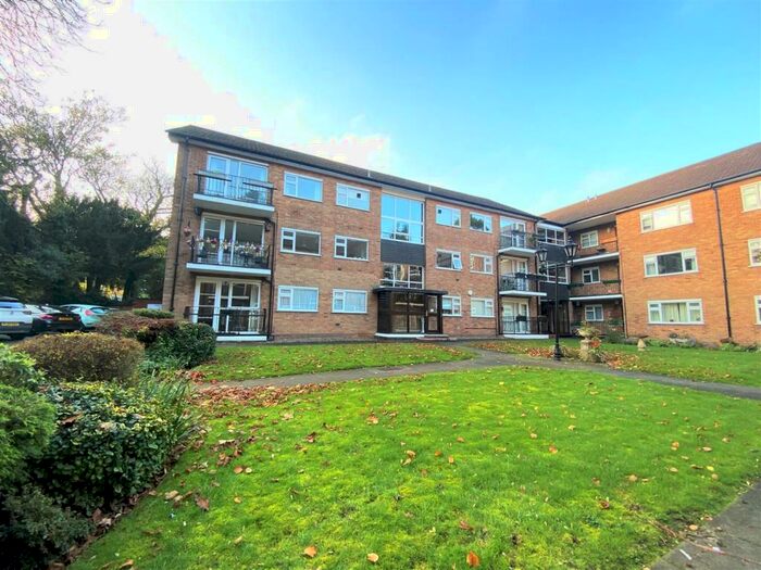 2 Bedroom Flat To Rent In Hawthornden Court, Penns Lane, Sutton Coldfield, B76