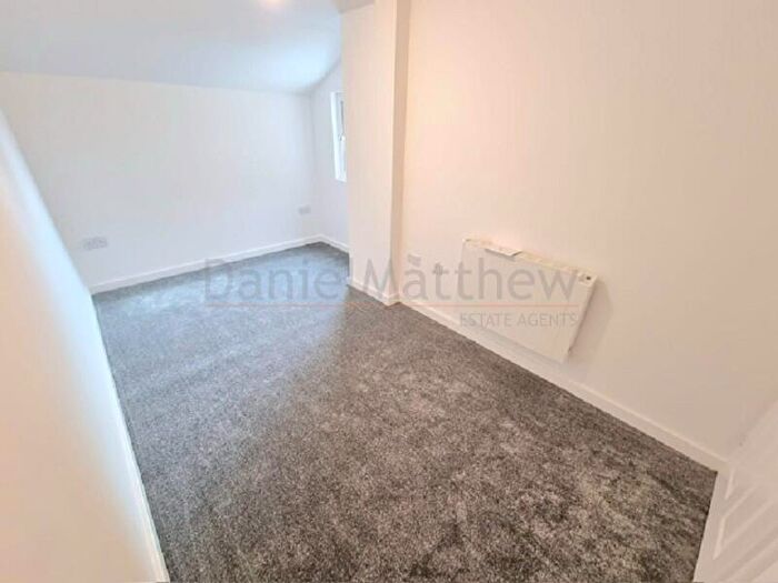3 Bedroom Flat To Rent In High Street, Barry, The Vale Of Glamorgan., CF62