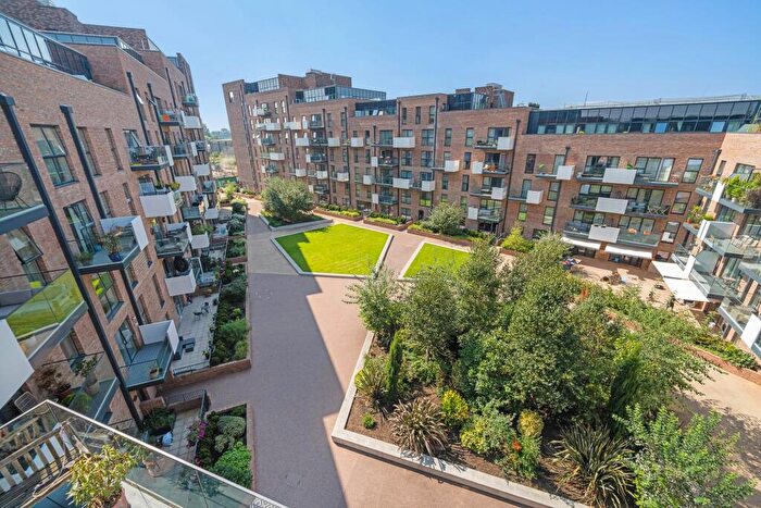 3 Bedroom Flat For Sale In Station Approach, London, SE26