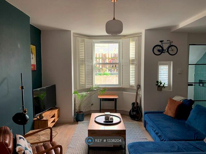 2 Bedroom Maisonette To Rent In Flaxman Road, London, SE5