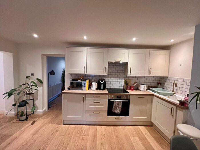 1 Bedroom Flat To Rent In Wells Walk, Ilkley, West Yorkshire, LS29