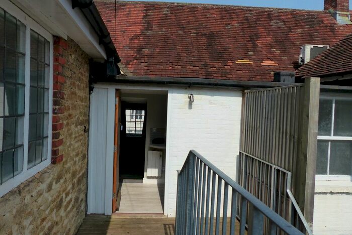 1 Bedroom Flat To Rent In South Street, Gillingham, SP8