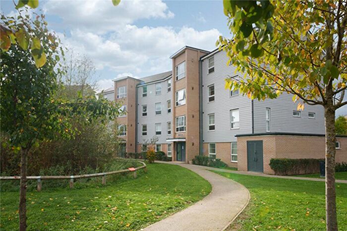2 Bedroom Flat For Sale In Kennett Lane, Chertsey, Surrey, KT16