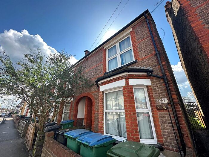 1 Bedroom Flat To Rent In Harwoods Road, Watford, WD18