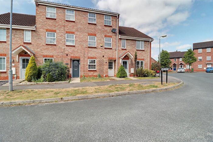 4 Bedroom Town House For Sale In Aire Close, Brough, HU15