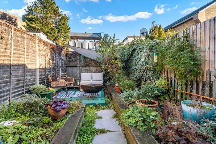 3 Bedroom Terraced House For Sale In Ringslade Road, London, N22