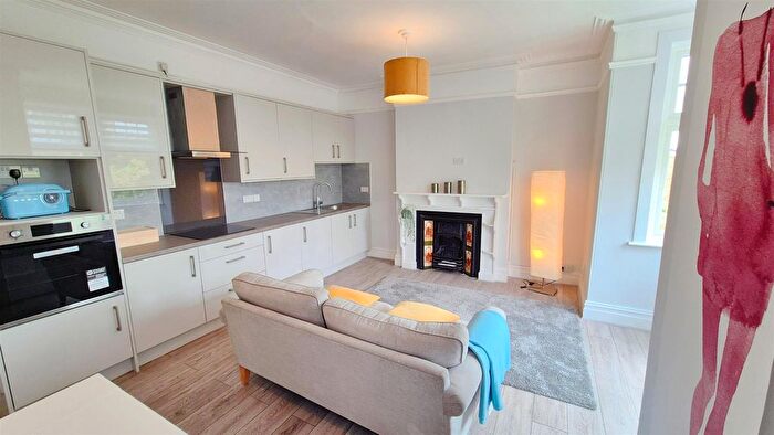2 Bedroom Flat To Rent In Thornbury Road, Isleworth, TW7