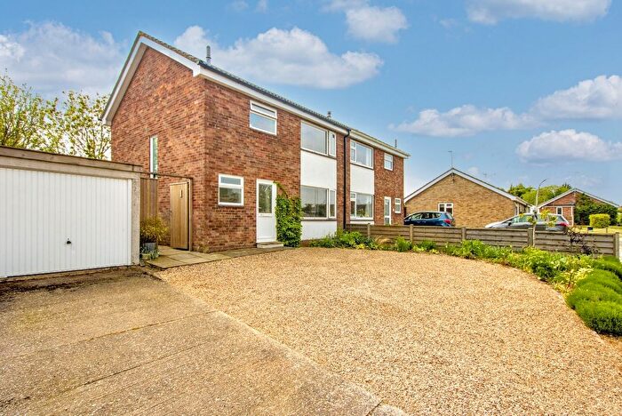 3 Bedroom Semi-Detached House For Sale In The Close, Docking, PE31