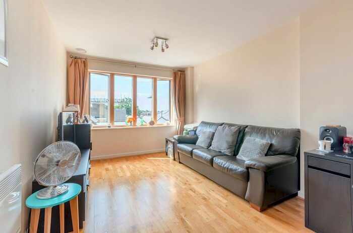 1 Bedroom Flat For Sale In Luminosity Court, Ealing, London, W13