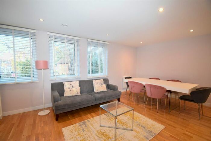 2 Bedroom Flat To Rent In Old Lodge Place, St Margarets, Twickenham, TW1