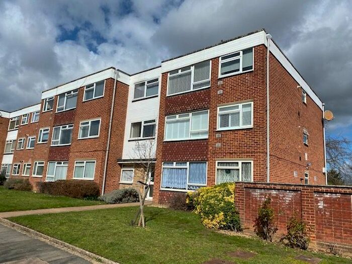 2 Bedroom Flat To Rent In Randall Drive, Hornchurch, RM12