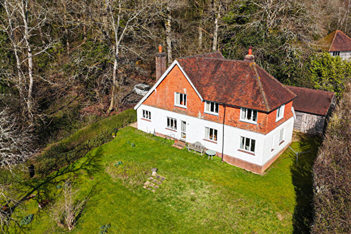 3 Bedroom Detached House For Sale In Barhatch Lane, Cranleigh, GU6