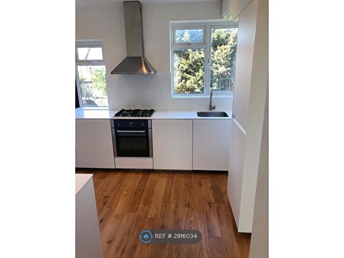 1 Bedroom Flat To Rent In Oakdale Road, London, E18