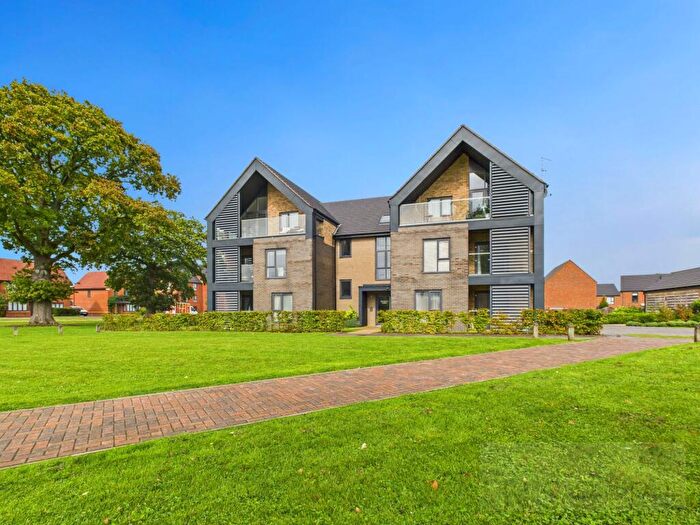 2 Bedroom Flat For Sale In Songhurst Gardens, Pease Pottage, RH11