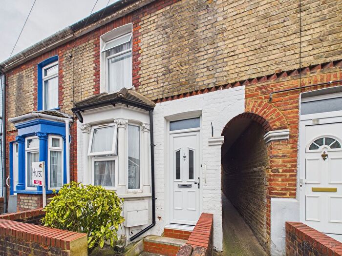 3 Bedroom Terraced House For Sale In Upper Green Street, High Wycombe, Buckinghamshire, HP11