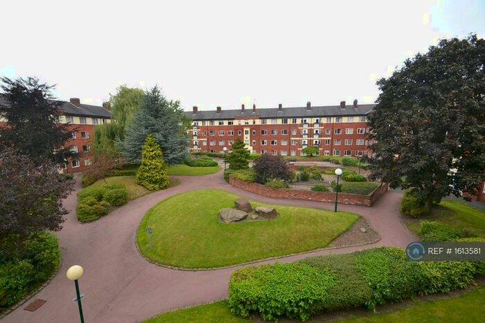 2 Bedroom Flat To Rent In Melmerby Court, Salford, M5