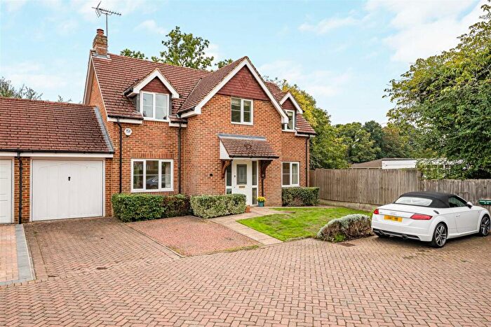 3 Bedroom Detached House For Sale In Abbottsleigh Gardens, Caversham, Reading, RG4