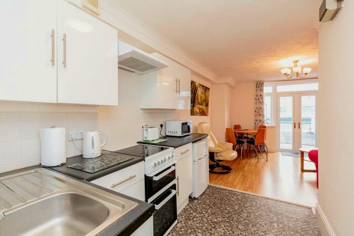 1 Bedroom Apartment To Rent In Clifton Drive, Blackpool, Lancashire, FY4